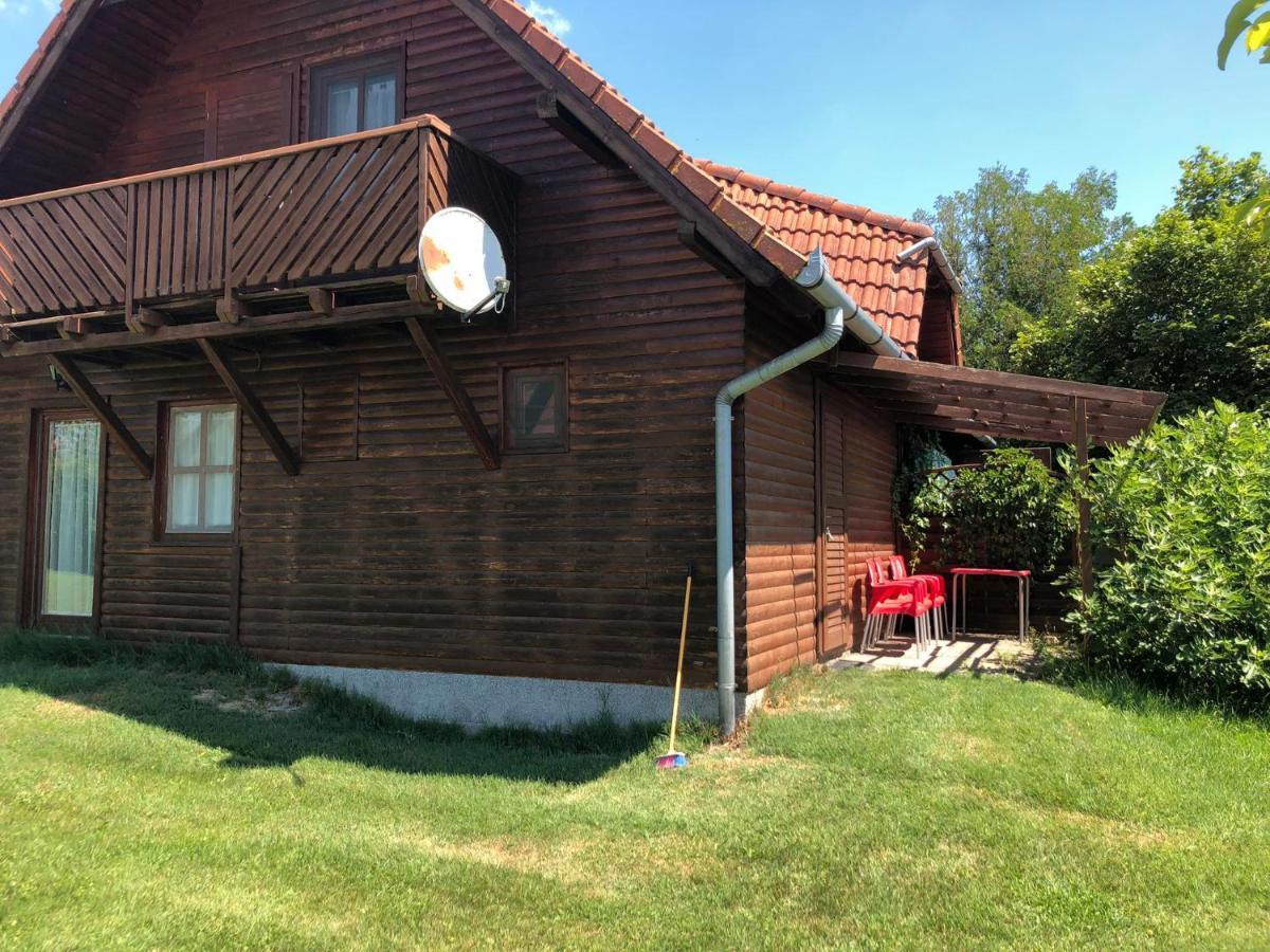 Almos Apartman Balatonfenyves Exterior foto