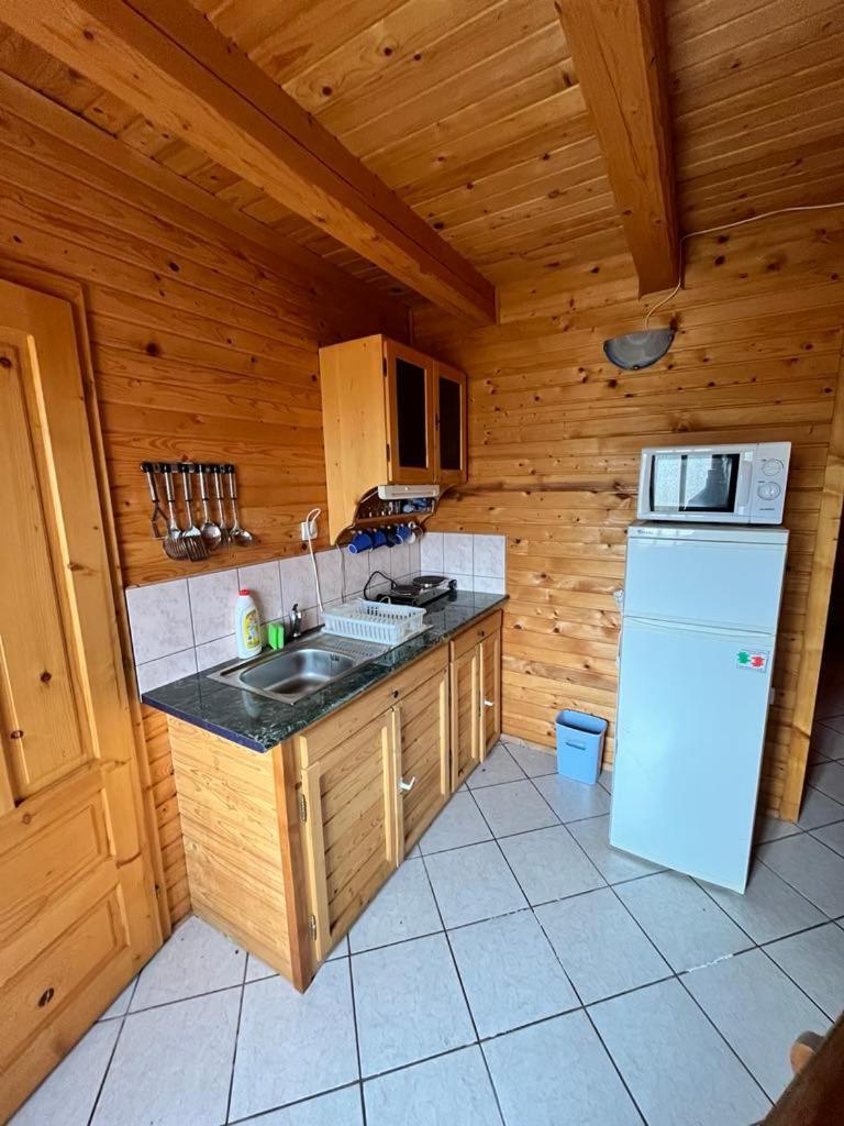 Almos Apartman Balatonfenyves Exterior foto